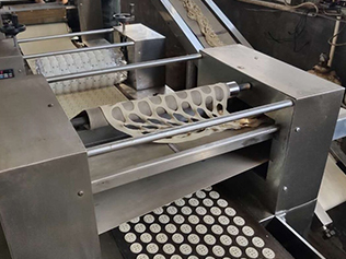 Successfully Sold the High-End Fully Automatic Biscuit Arranging Machine, Helping the Customer's Baking Production Line Move Towards Intelligentization. Successfully Sold the High-End Fully Automatic Biscuit Arranging Machine, Helping the Customer's Baking Production Line Move Towards Intelligentization.
